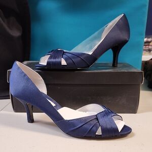 Nina Culver Women's 7 Navy Luster Formal Heel - New